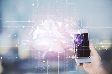 Beyin çizimine çift pozlama ve cep telefonu kullanan kadın hologramı..