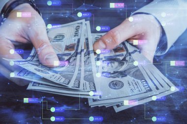 Teknolojiye çoklu maruz kalma hologram, dolar banknotları ve insan eli. Veri kavramı