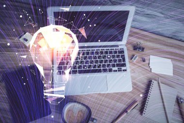 Masaüstü arka planında ampul çizimi. Üst Manzara. Çifte maruziyet. Fikir kavramı.