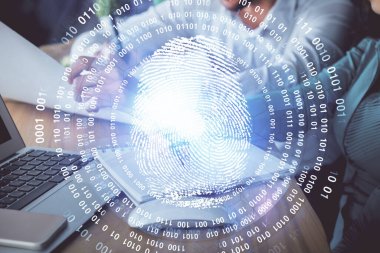 Arka planda not alan insanların parmak izi çizimlerine iki kez maruz kalmışlar. Güvenlik kavramı