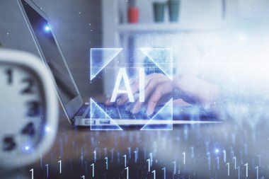 Bilgisayar ve veri temalı hologram çizimlerinde çalışan kadın elleri çift pozlama. Teknoloji kavramı.