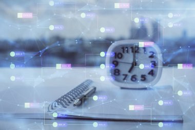 Veri temalı çizimlerin çoklu pozlanması ve açık defter arkaplanı olan masa. Eğitim kavramı