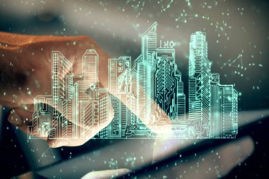 Dijital bir cihaz ve şehir çizimi kullanarak insanın ellerini tutarken çift pozlama.