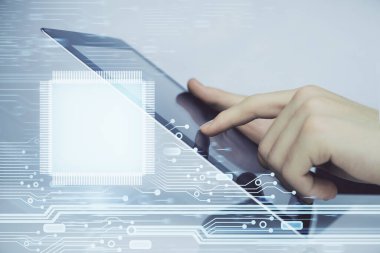 Dijital bir cihaz ve veri temalı çizim kullanan bir adamın el ele tutuşması. Yenilik kavramı.