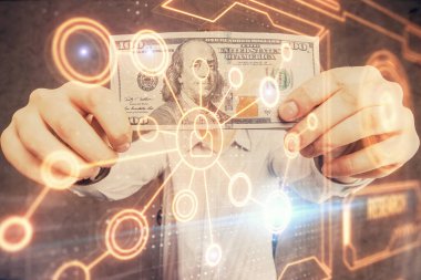 Sosyal ağ temasının çoklu pozlandırılması hologram, Amerikan dolarları ve insan eli.