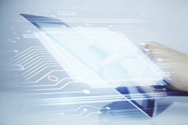 Dijital bir cihaz ve veri temalı çizim kullanan bir adamın el ele tutuşması. Yenilik kavramı.