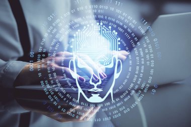 Bilgisayar ve insan beyin hologramı çizimleri üzerinde çalışan kadın ellerine çok maruz kaldı. Ai teknoloji konsepti.