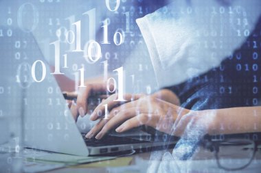 Bilgisayar ve veri temalı hologram çizimleri üzerinde çalışan kadın ellerine çok fazla maruz kalma. Teknoloji kavramı.