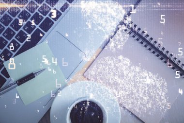 Teknoloji hologramı masaüstü arka planında bilgisayarın üzerine çiziyor. Üst Manzara. Çifte maruziyet. Teknoloji kavramı.