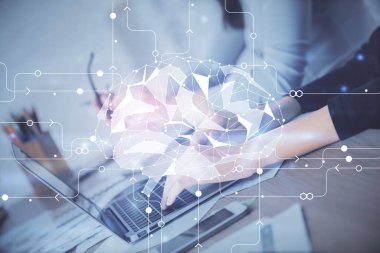 Bilgisayar ve beyin hologramı çizimleri üzerinde çalışan çok sayıda kadın eli var. Ai kavramı.
