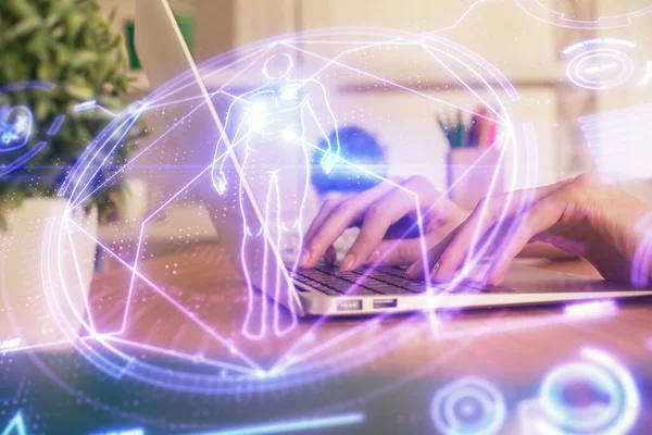 Bilgisayarda Yazı Yazan Kadın Elleri Genel Temalı Hologram Çizimleri Eğitim — Stok fotoğraf