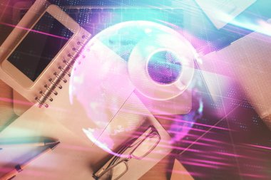 Teknoloji temalı çizimlerin çoklu pozu telefon ile masanın üzerinde. Üst Manzara. Yüksek teknoloji kavramı.