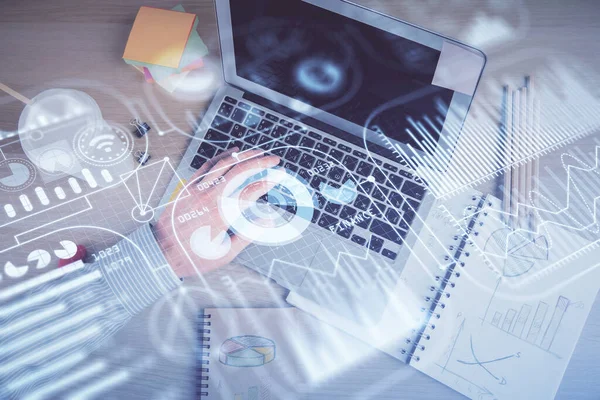 Doble Exposición Las Manos Del Hombre Escribiendo Sobre Teclado Computadora — Foto de Stock