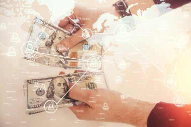 Sosyal ağ temasının çoklu pozlandırılması hologram, Amerikan dolarları ve insan eli.