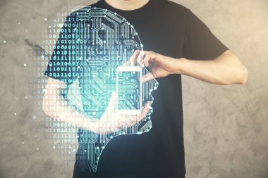 Bir adamın elini tutarken ve dijital bir cihaz ve beyin hologramı çizerken çift pozlama. Veri kavramı.