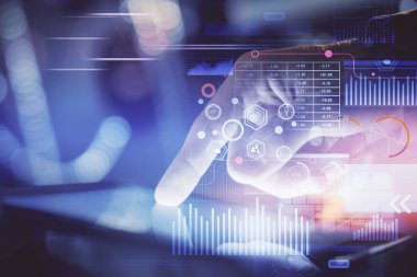 Dijital bir cihaz ve veri temalı çizim kullanan bir adamın el ele tutuşması. Yenilik kavramı.