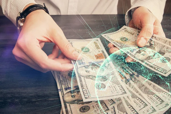 ソーシャルネットワークのテーマ描画ホログラムと米ドル紙幣と男の手のマルチ露出 — ストック写真