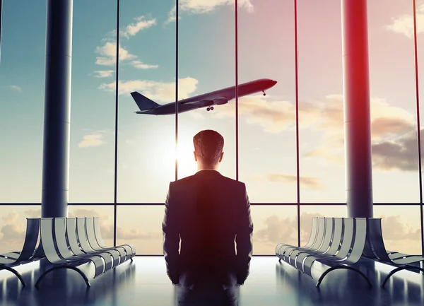 Homme à l'aéroport — Photo