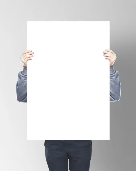 Man bedrijf papier — Stockfoto