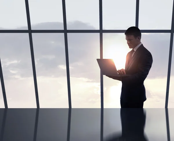 Businessman standing in office — Stock Photo, Image