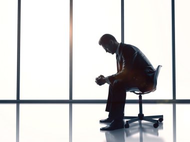 Ofiste oturan iş adamı