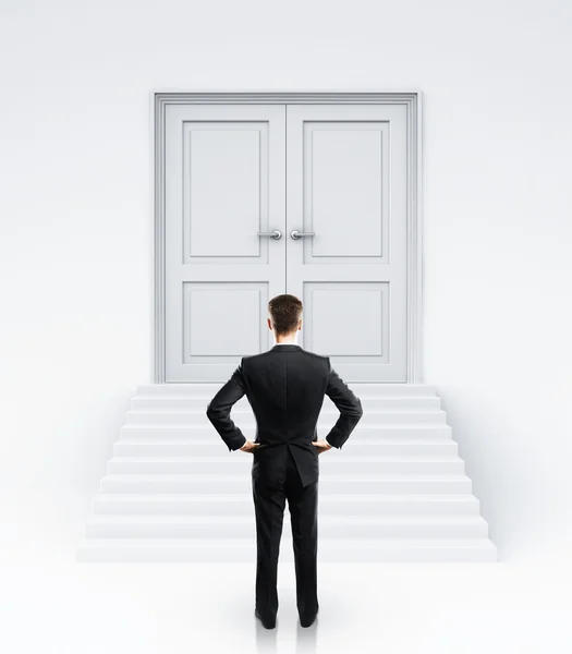 Man looking at closed doors — Stock Photo, Image