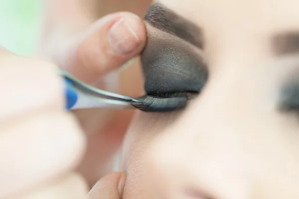 Make-up-Verfahren. Selektiver Fokus — Stockfoto