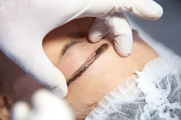 Kaşları çizim Japon tekniği