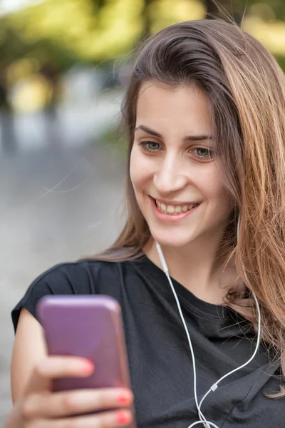 Woman listens music — Stock Photo, Image