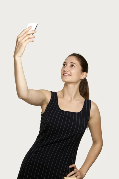 Mooi meisje nemen selfie — Stockfoto