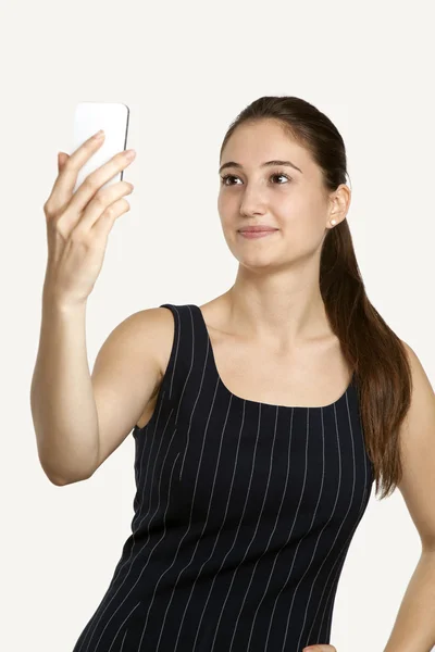 Linda menina tomando selfie — Fotografia de Stock