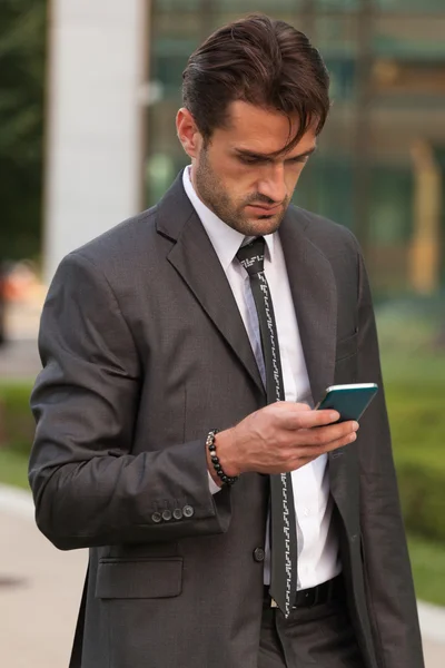 Businessman with the smart phone — Stock Photo, Image