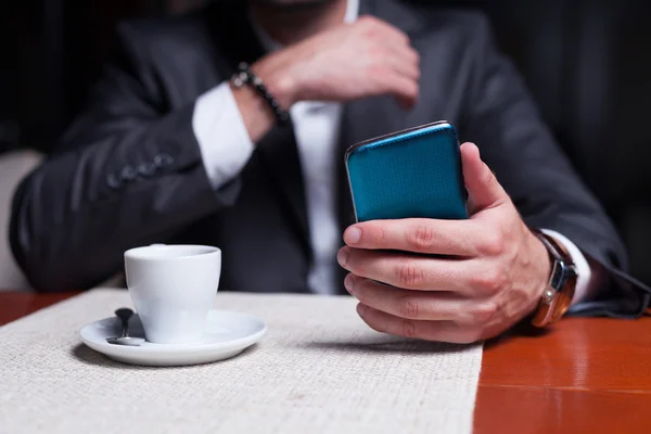 Man with smart phone — Stock Photo, Image