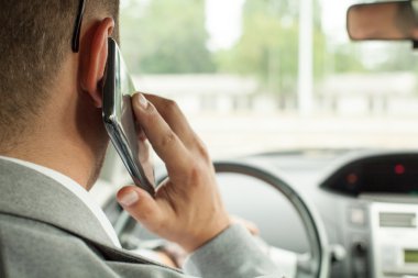 Bir arabaya Smartphone kullanarak 