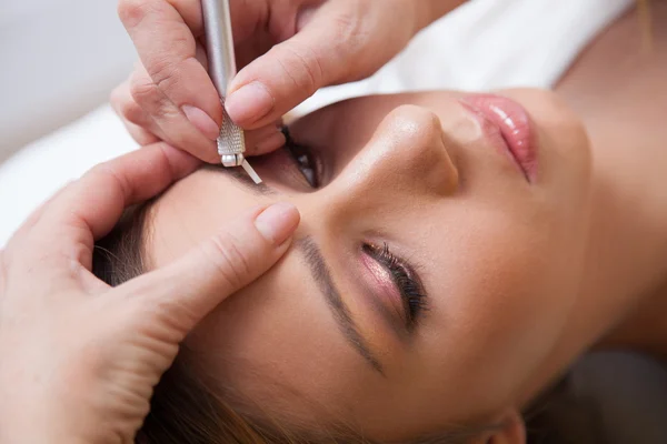 Technique of drawing eyebrows — Stock Photo, Image