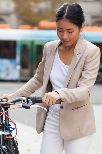 Güzel bisiklet kız — Stok fotoğraf