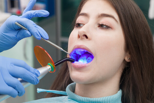 Молодая женщина в стоматологическом кабинете
.