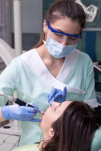 Professionele tandheelkundige borstelen — Stockfoto