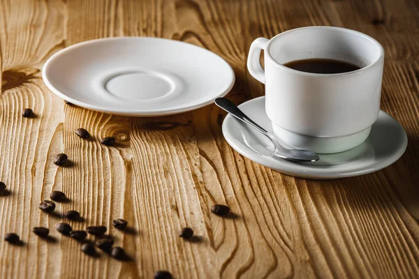 Klasszikus Eszpresszó Kávé Kávés Muffinnal Kávébabbal Egy Régi Asztalon Reggeli — Stock Fotó