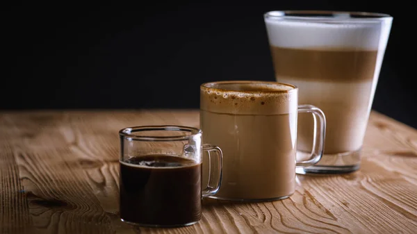 Cafe Latte Macchiato Americano Στρώσεις Καφέ Ποτήρι Καφέ Ένα Φλιτζάνι — Φωτογραφία Αρχείου