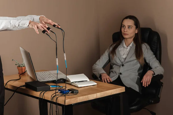 A woman\'s special agent tests a lie detector and a polygraph test on a young suspect. The questions of the expert accused in the interrogation room record the reactions. The concept of truth and revel