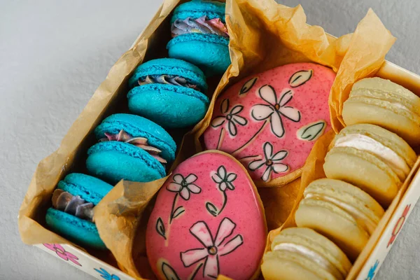 Süß Schmackhaft Und Farbig Blaue Und Gelbe Französische Macarons Auf — Stockfoto