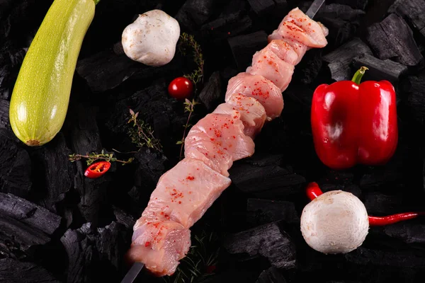 Rebanadas Para Pinchos Carne Fresca Cruda Fresca Sobre Fondo Oscuro — Foto de Stock