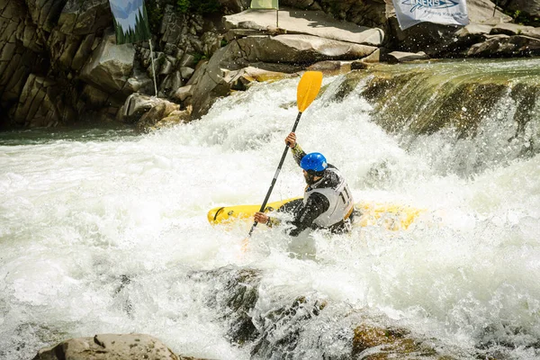 Yaremche Ivano Frankivsk Ucrania Junio 2021 Descenso Kayak Colores Río —  Fotos de Stock