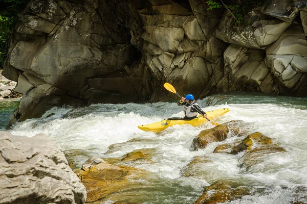 Yaremche Ivano Frankivsk Ucrania Junio 2021 Descenso Kayak Colores Río —  Fotos de Stock