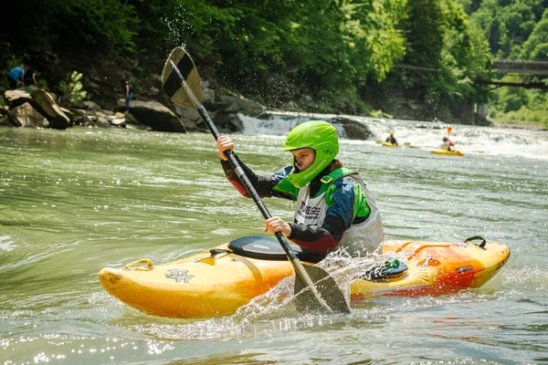 Yaremche City Regione Ivano Frankivsk Ucraina Giugno 2021 Discesa Kayak — Foto Stock