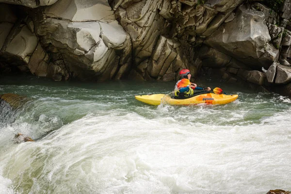 Yaremche Ivano Frankivsk Ucrania Junio 2021 Descenso Kayak Colores Río —  Fotos de Stock