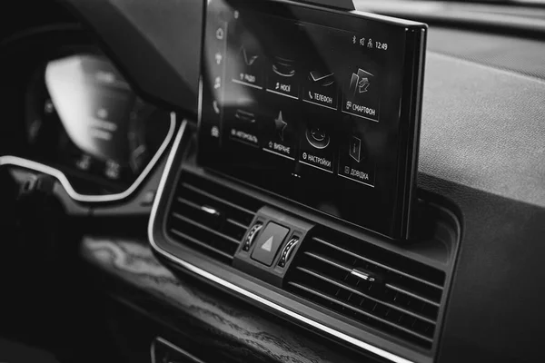 Czarno Białe Zdjęcie Luksusowe Wnętrze Samochodu Szczegóły Wnętrza Samochodu Szczęśliwego — Zdjęcie stockowe