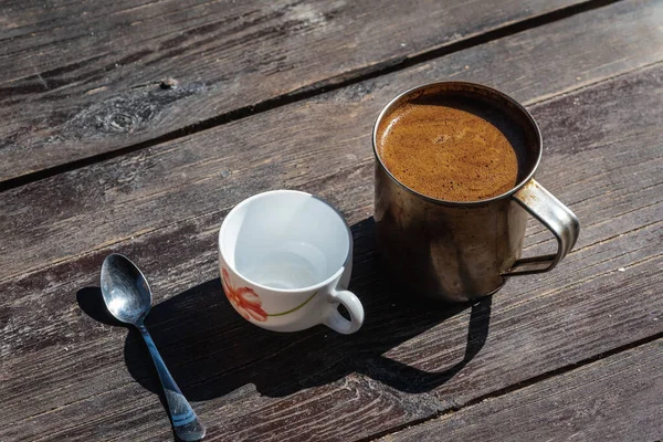 Xícara Café Uma Xícara Branca Uma Colher Chá Metal Uma — Fotografia de Stock