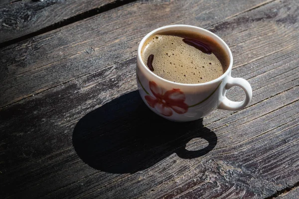 Xícara Café Uma Xícara Branca Uma Colher Chá Metal Uma — Fotografia de Stock